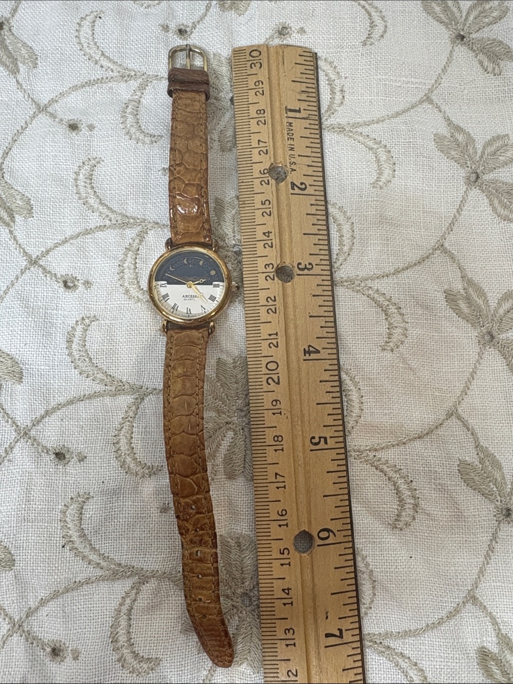 Axcess moon-phase ladies watch - Picture 4 of 5